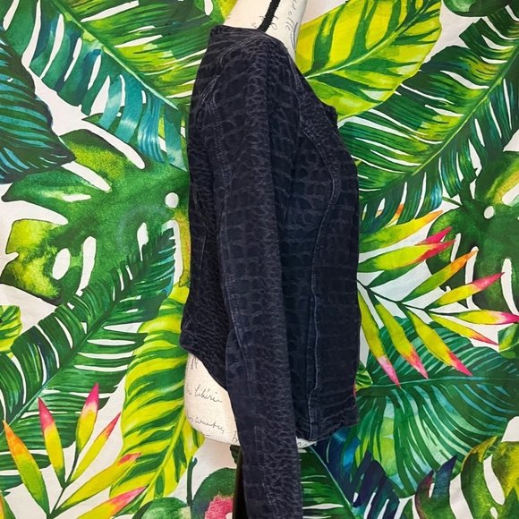 Express Women’s Medium Purple Faux Alligator Texture Zip Softshell Jacket - Picture 6 of 7